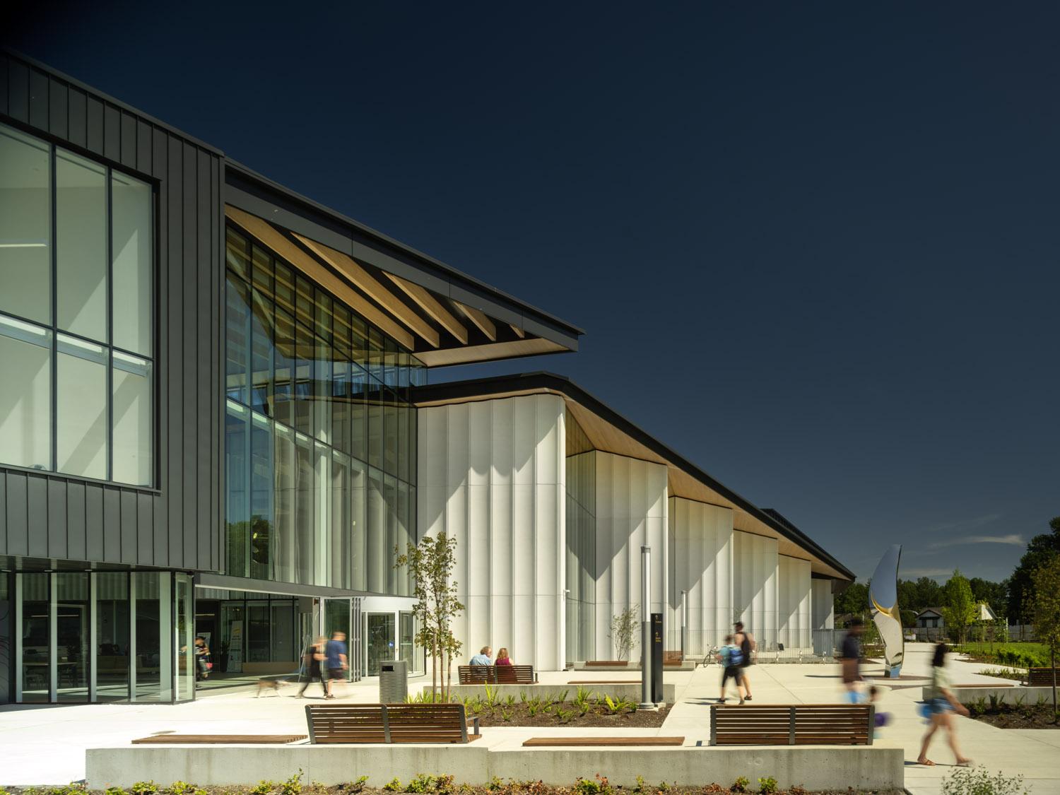 təməsew̓ txʷ Aquatic and Community Centre 