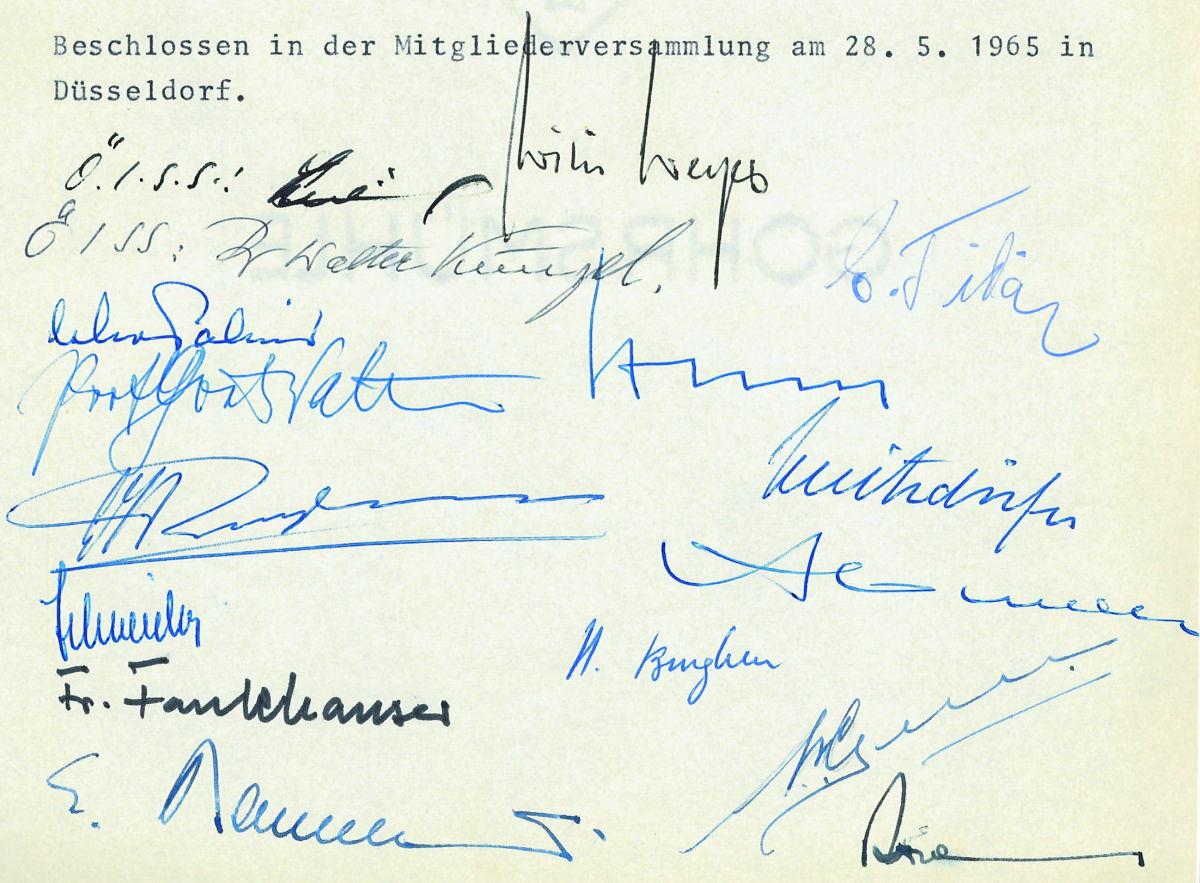 Signature of IAKS founders