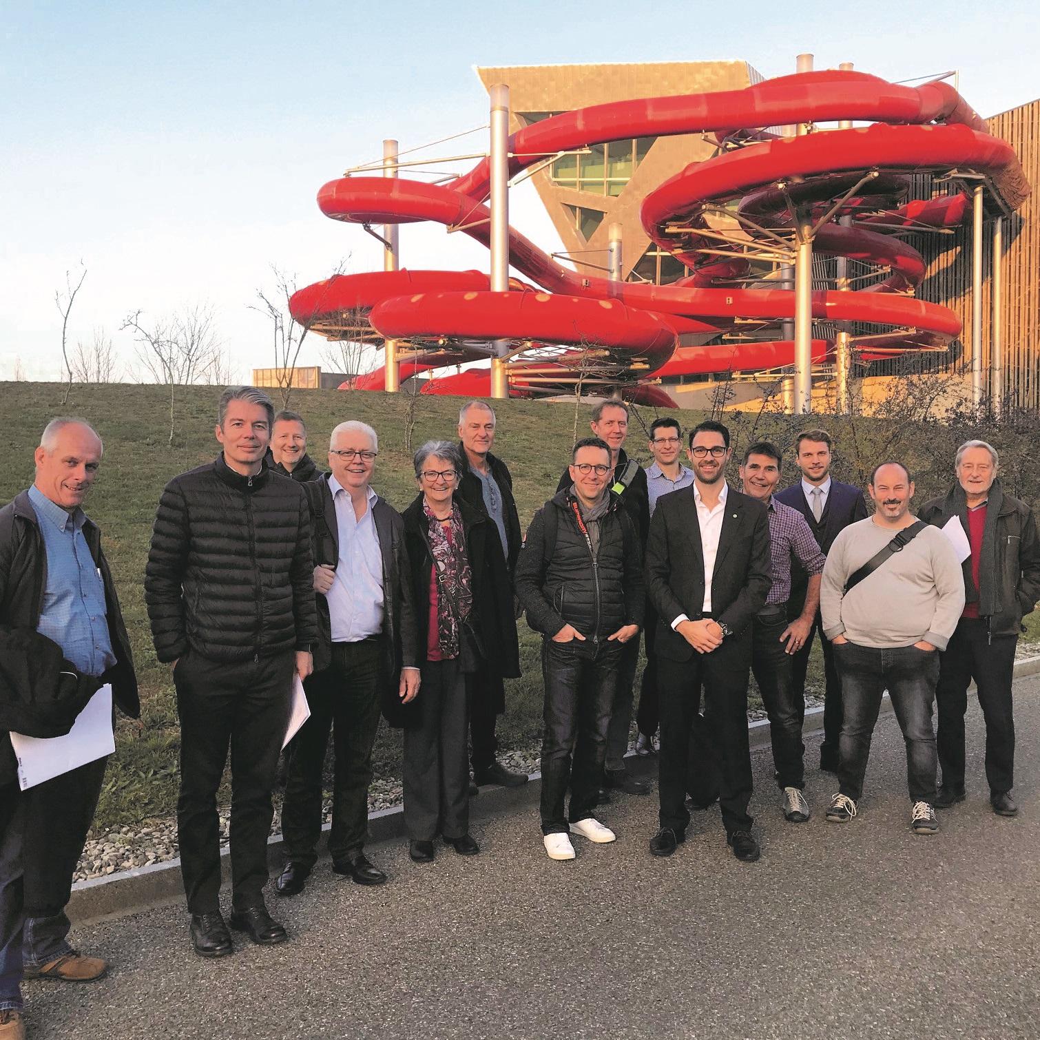 Berner Westside - visitor group in front of pool - IAKS CH autumn seminar 2018 