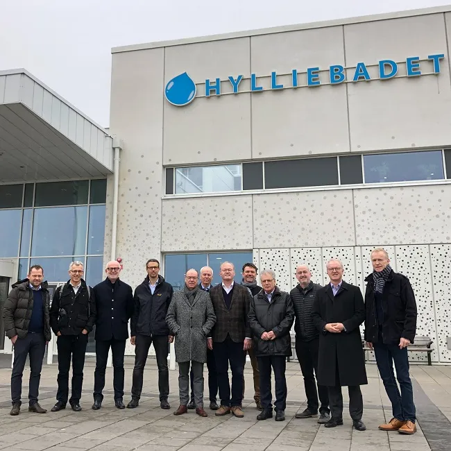 2019 03 - pool expert circle - meeting in Malmo - group in front of Hylliebadet